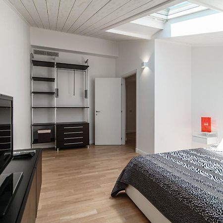 Attic 64 - The House Of Travelers Como Exterior foto