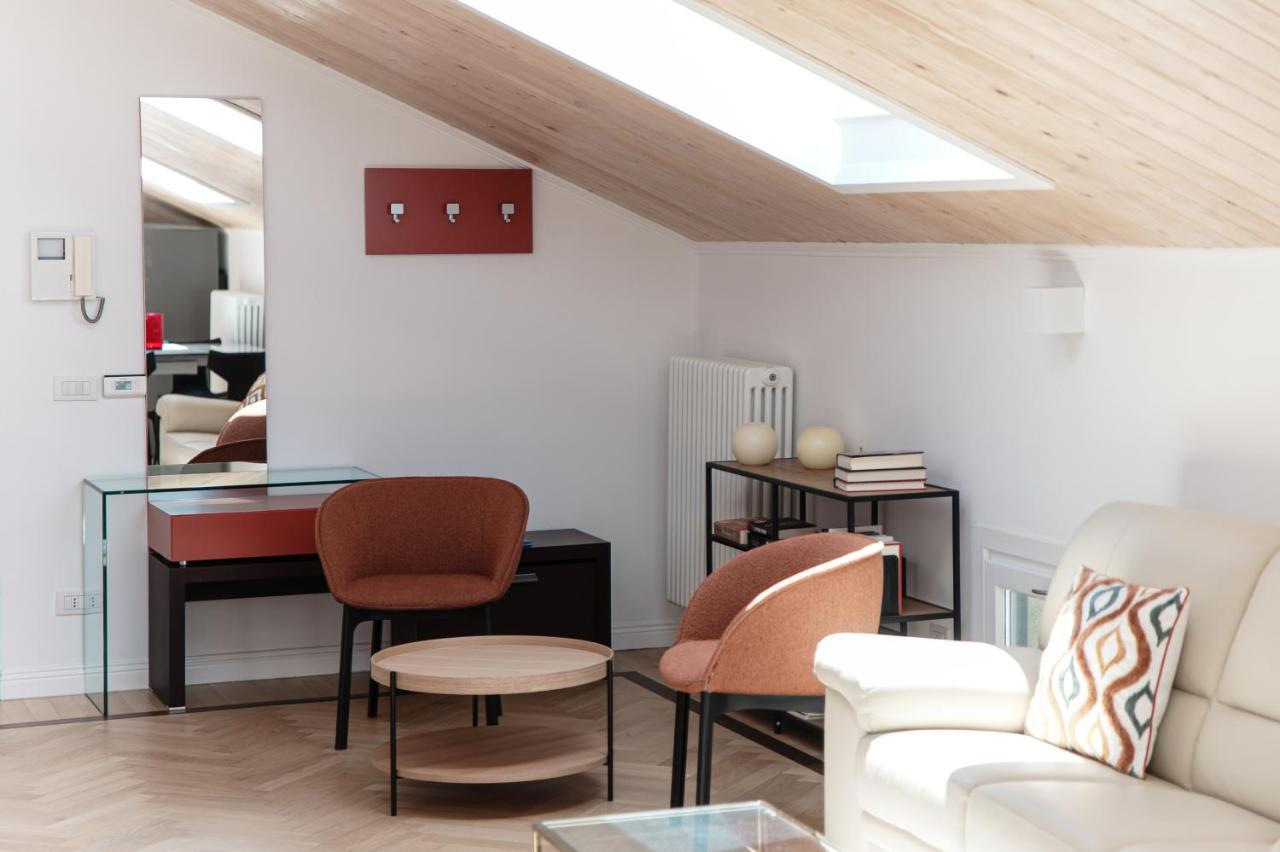 Attic 64 - The House Of Travelers Como Exterior foto