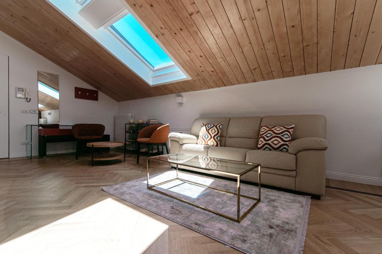 Attic 64 - The House Of Travelers Como Exterior foto