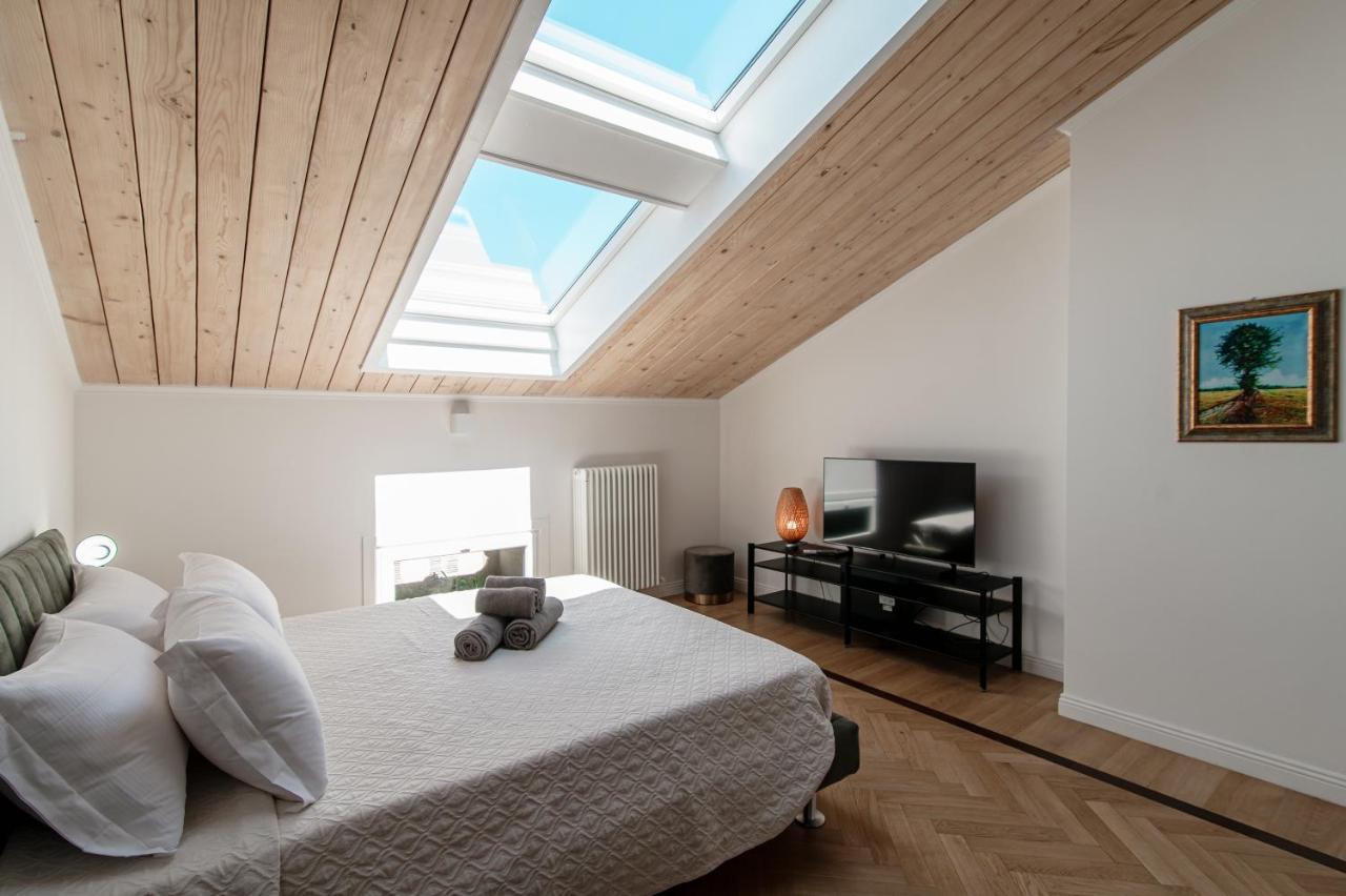 Attic 64 - The House Of Travelers Como Exterior foto