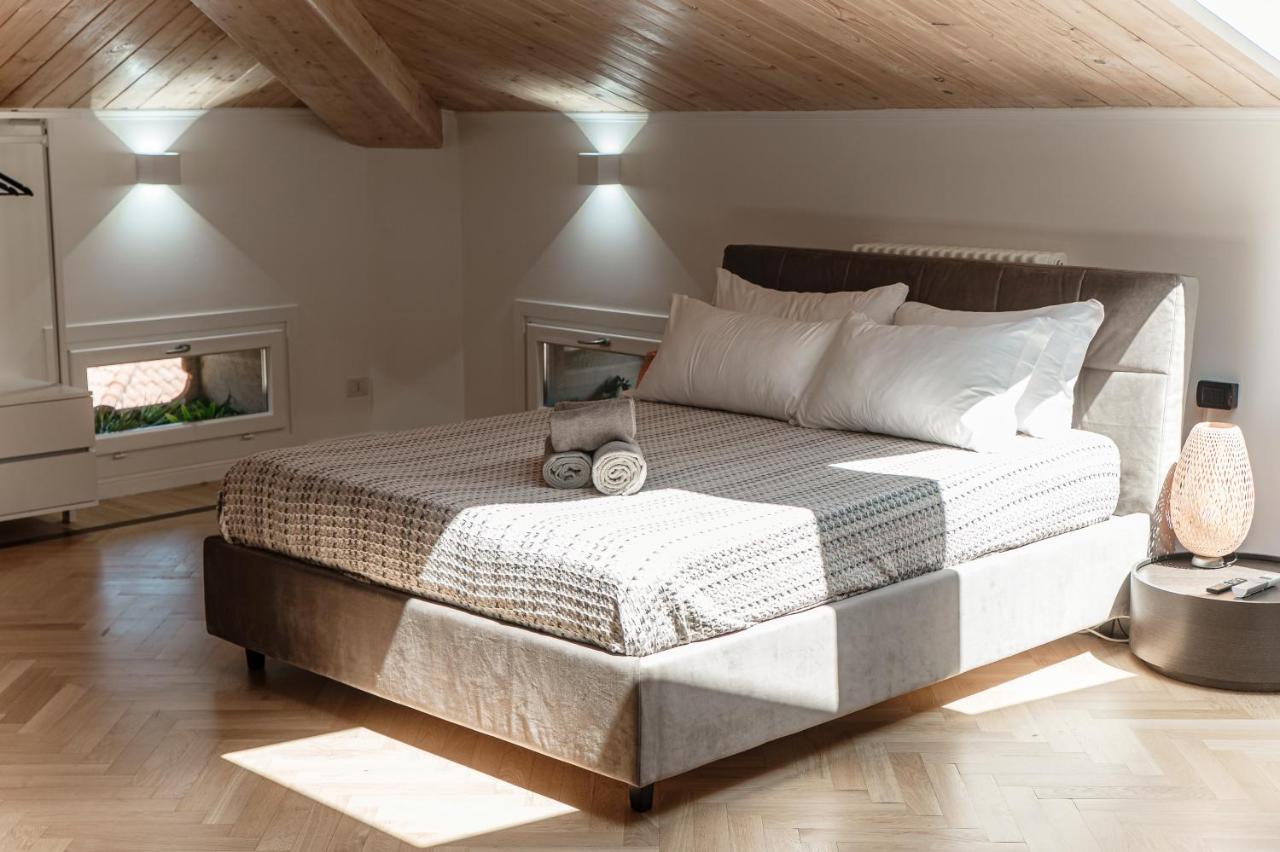 Attic 64 - The House Of Travelers Como Exterior foto