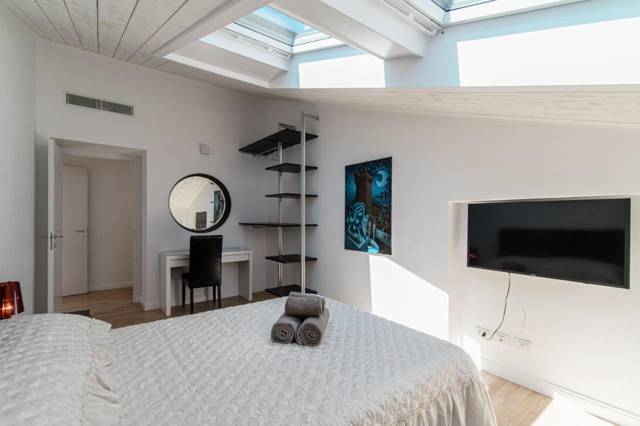 Attic 64 - The House Of Travelers Como Exterior foto
